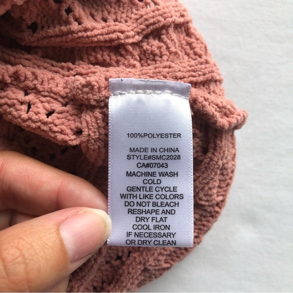 Moon & Madison Chenille V-neck Twist Back Pointelle Knit Sweater Pink Size XS - Picture 6 of 6